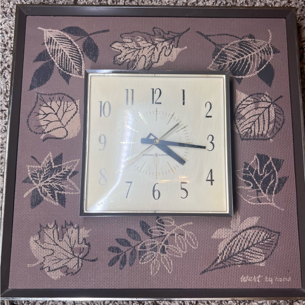 Vintage General Electric Retro MCM Wall Clock Leaf Leaves Fall Square